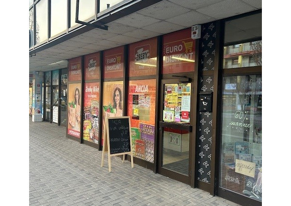 Na prenájom obchodný priestor v centre Malaciek