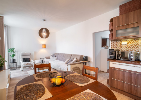 Na predaj dobre dispozične riešený 3-izbový byt vo vyhľadávanej lokalite Karlovej Vsi