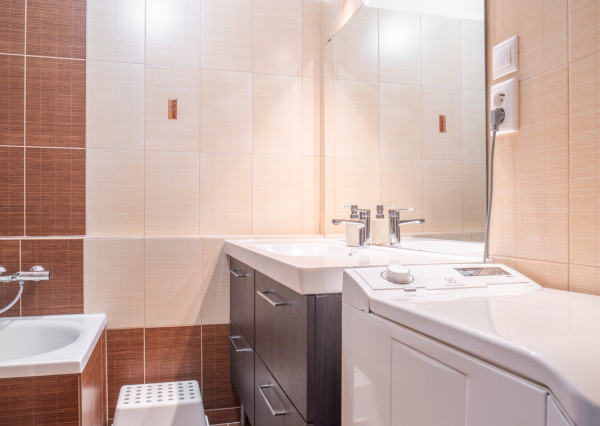 Na predaj dobre dispozične riešený 3-izbový byt vo vyhľadávanej lokalite Karlovej Vsi