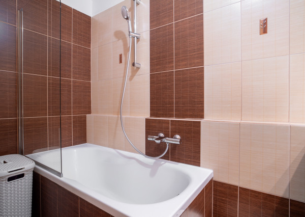 Na predaj dobre dispozične riešený 3-izbový byt vo vyhľadávanej lokalite Karlovej Vsi