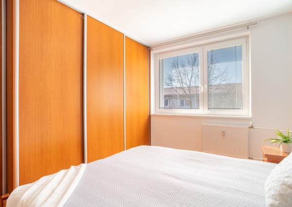 Na prenájom kompletne zariadený 3-izbový byt v Malackách