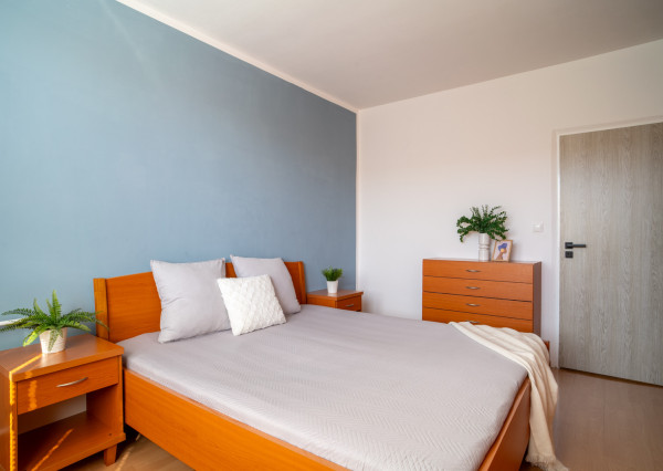 Na prenájom kompletne zariadený 3-izbový byt v Malackách