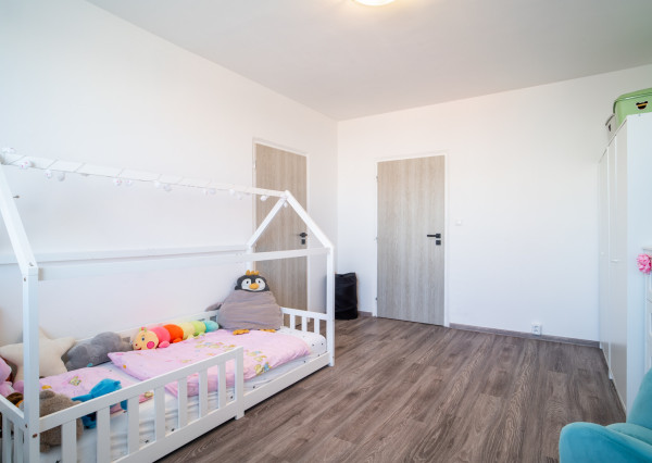 Na prenájom kompletne zariadený 3-izbový byt v Malackách