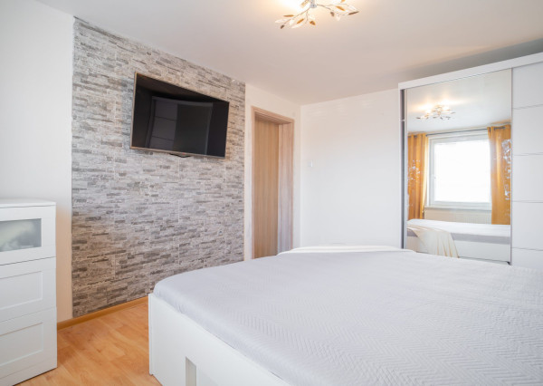 Na predaj priestranný 6-izbový rodinný dom v obci Hrnčiarovce nad Parnou