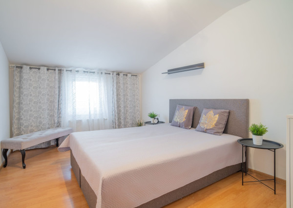 Na predaj priestranný 6-izbový rodinný dom v obci Hrnčiarovce nad Parnou