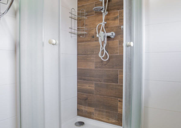 Na predaj priestranný 6-izbový rodinný dom v obci Hrnčiarovce nad Parnou