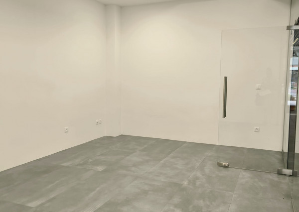 Na prenájom moderný obchodný priestor v centre mesta Malacky