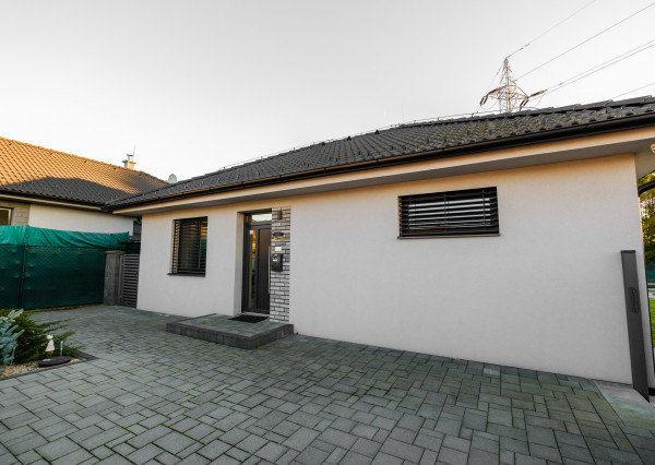 Na predaj novostavba 4-izbového luxusného rodinného domu v obci Dulova Ves – Vlčie doly