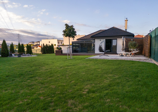 Na predaj novostavba 4-izbového luxusného rodinného domu v obci Dulova Ves – Vlčie doly