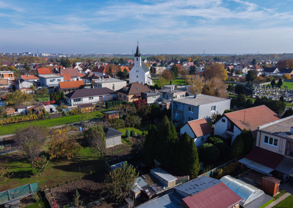 Na predaj moderný 4-izbový rodinný dom s terasou v Hrnčiarovciach nad Parnou