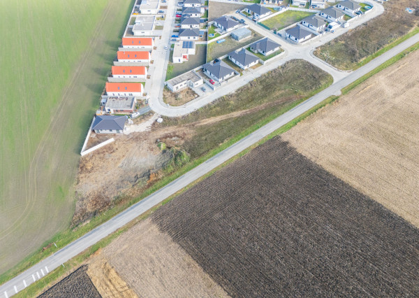 Na predaj lukratívne pozemky v novovybudovanej časti obce Topoľnica
