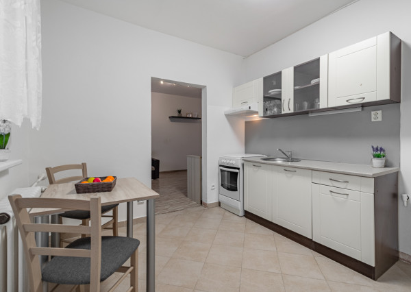 Na predaj kompletne zariadený 1 - izbový byt v Skalici