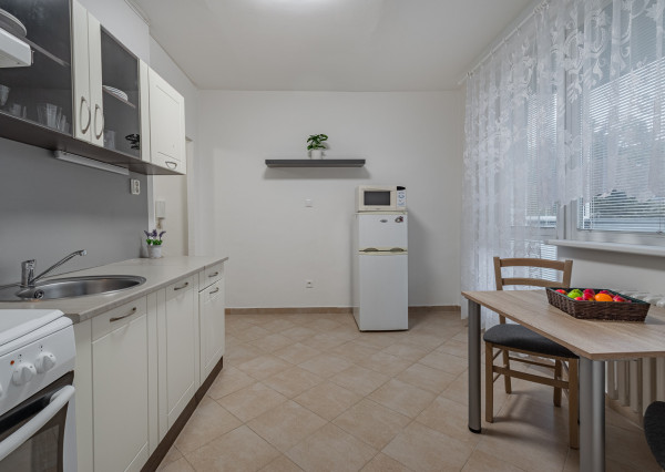 Na predaj kompletne zariadený 1 - izbový byt v Skalici