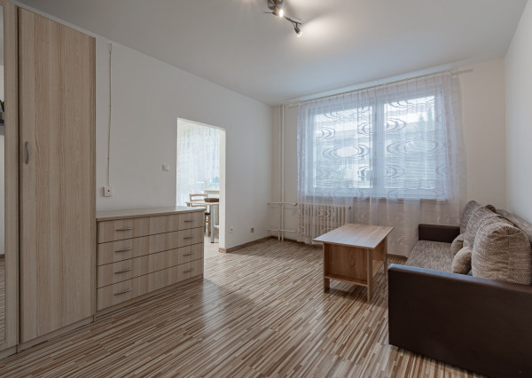 Na predaj kompletne zariadený 1 - izbový byt v Skalici