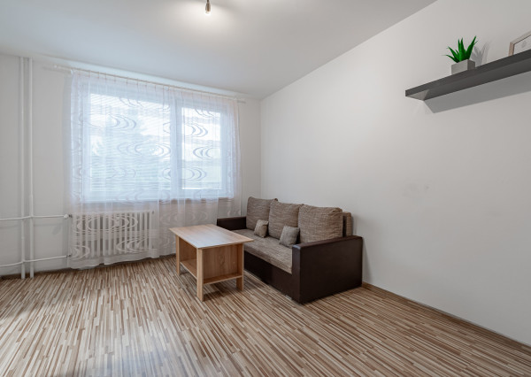 Na predaj kompletne zariadený 1 - izbový byt v Skalici