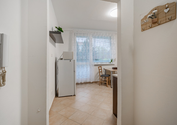 Na predaj kompletne zariadený 1 - izbový byt v Skalici