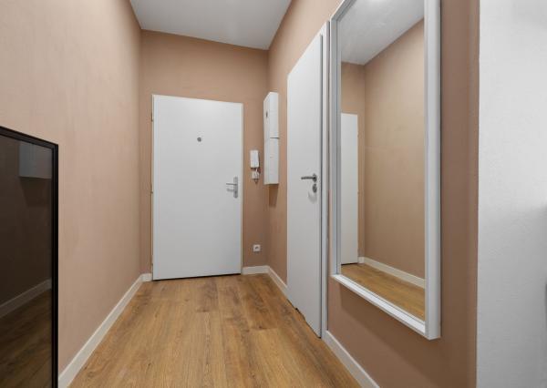 Na prenájom moderný 2-izbový byt kúsok od centra Bratislavy