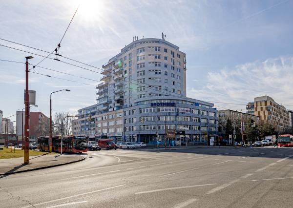 Na prenájom moderný 2-izbový byt kúsok od centra Bratislavy