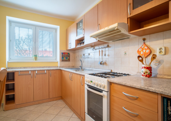 PRENAJATÉ: Na prenájom priestranný 2-izbový byt na Záhradnej ulici v Pezinku