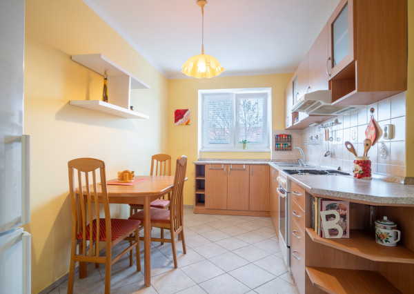 PRENAJATÉ: Na prenájom priestranný 2-izbový byt na Záhradnej ulici v Pezinku