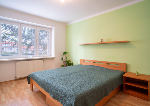 PRENAJATÉ: Na prenájom priestranný 2-izbový byt na Záhradnej ulici v Pezinku