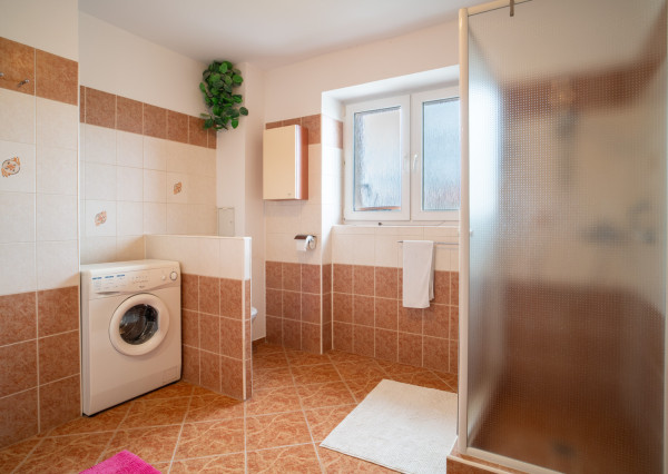 PRENAJATÉ: Na prenájom priestranný 2-izbový byt na Záhradnej ulici v Pezinku