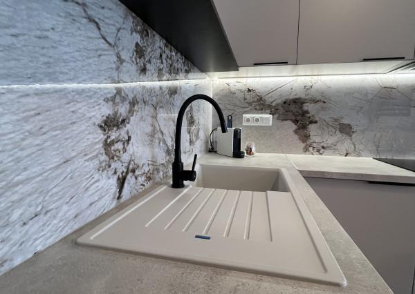 Na prenájom novostavba moderného, kompletne zariadeného 2izb bytu na Tramínovej ul. v Trenčíne.