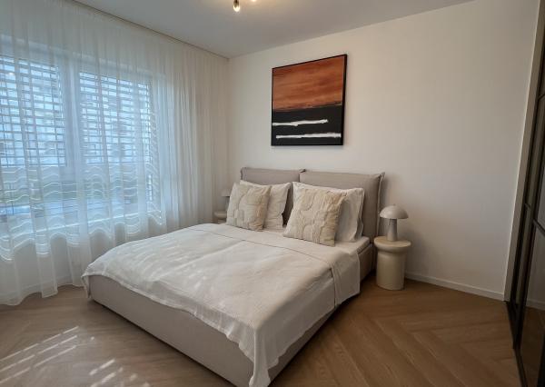 Na prenájom novostavba moderného, kompletne zariadeného 2izb bytu na Tramínovej ul. v Trenčíne.