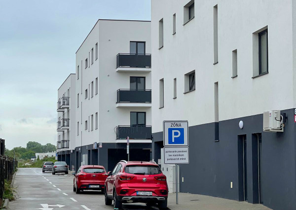 Na prenájom minimalistický 1-izbový byt v Rovinke