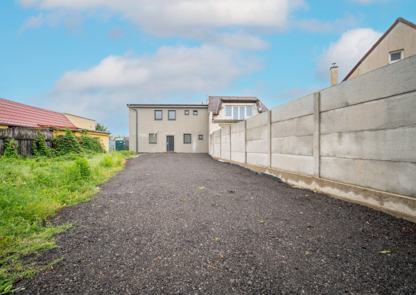 Na prenájom komerčné priestory v centre obce Veľké Leváre