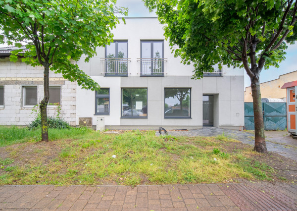 Na prenájom komerčné priestory v centre obce Veľké Leváre