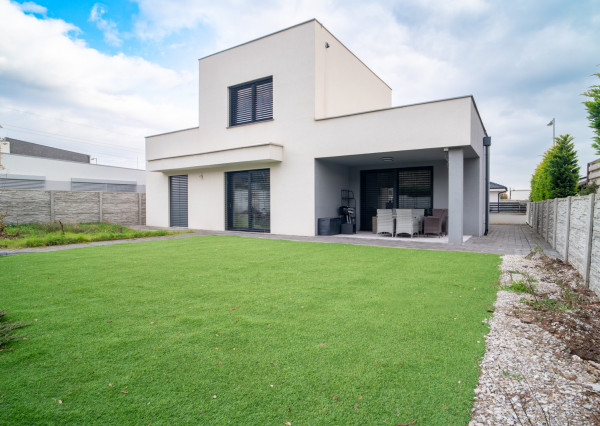 Na predaj exkluzívny 5-izbový rodinný dom v obľúbenej lokalite Trnavy