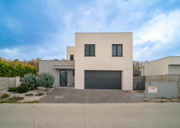 Na predaj exkluzívny 5-izbový rodinný dom v obľúbenej lokalite Trnavy