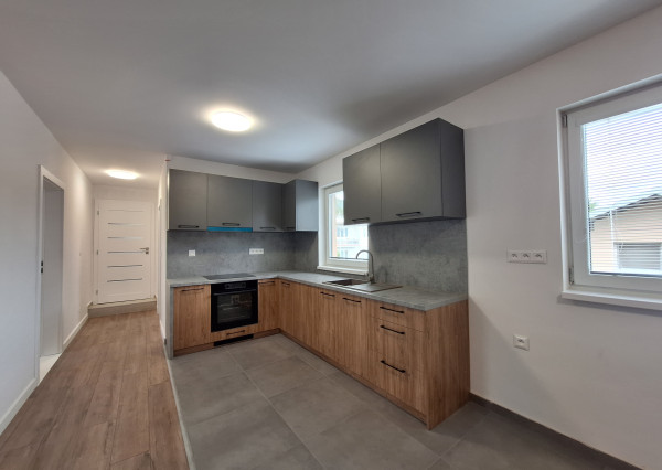 Na prenájom kompletne zrekonštruovaný 4-izbový byt v Tepličke nad Váhom