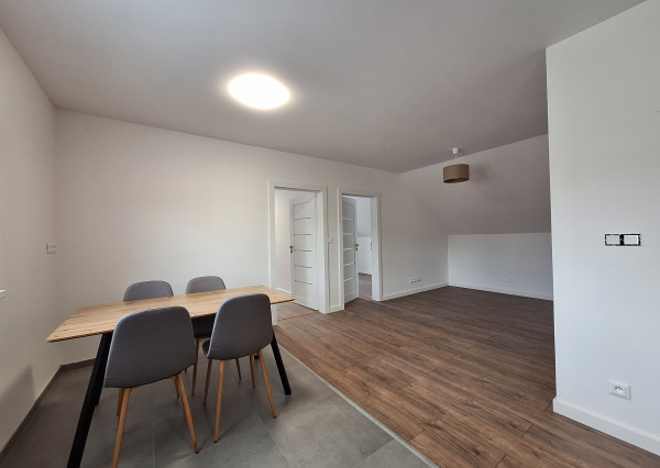 Na prenájom kompletne zrekonštruovaný 4-izbový byt v Tepličke nad Váhom