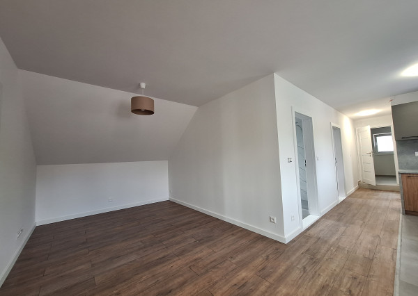 Na prenájom kompletne zrekonštruovaný 4-izbový byt v Tepličke nad Váhom