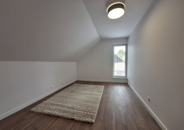 Na prenájom kompletne zrekonštruovaný 4-izbový byt v Tepličke nad Váhom