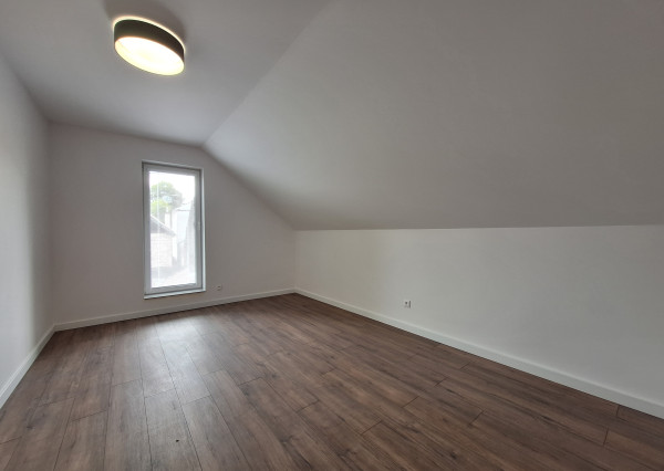 Na prenájom kompletne zrekonštruovaný 4-izbový byt v Tepličke nad Váhom