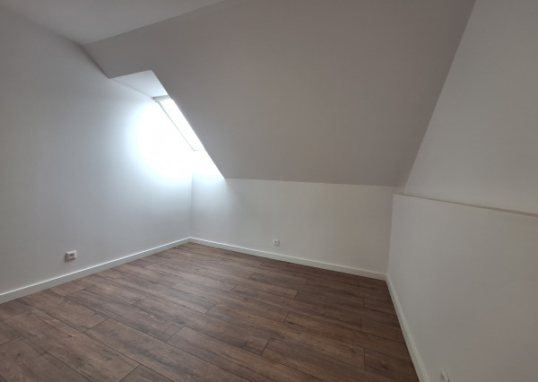 Na prenájom kompletne zrekonštruovaný 4-izbový byt v Tepličke nad Váhom