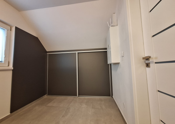 Na prenájom kompletne zrekonštruovaný 4-izbový byt v Tepličke nad Váhom