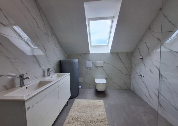 Na prenájom kompletne zrekonštruovaný 4-izbový byt v Tepličke nad Váhom