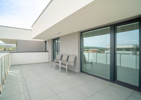 Na prenájom kompletne zariadený 2-izbový byt v Stupave