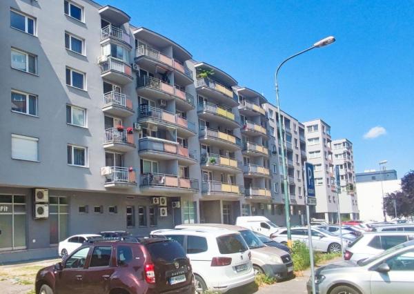 Na prenájom garážové parkovacie státie v Petržalke