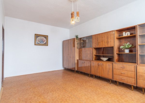 REZERVOVANÉ: Na predaj útulný 2-izbový byt v malebných Hybiach v pokojnej lokalite