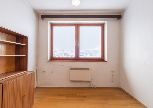 REZERVOVANÉ: Na predaj útulný 2-izbový byt v malebných Hybiach v pokojnej lokalite