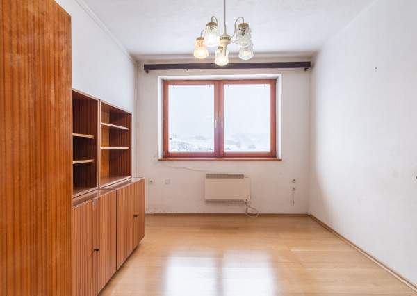 REZERVOVANÉ: Na predaj útulný 2-izbový byt v malebných Hybiach v pokojnej lokalite