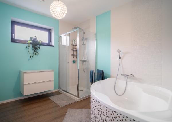 Na predaj priestranný 4-izbový rodinný dom s dvojgarážou v obci Báč