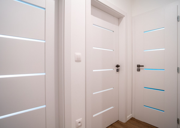 Na predaj priestranný 4-izbový rodinný dom s dvojgarážou v obci Báč