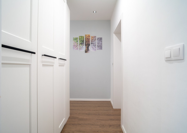 Na predaj priestranný 4-izbový rodinný dom s dvojgarážou v obci Báč