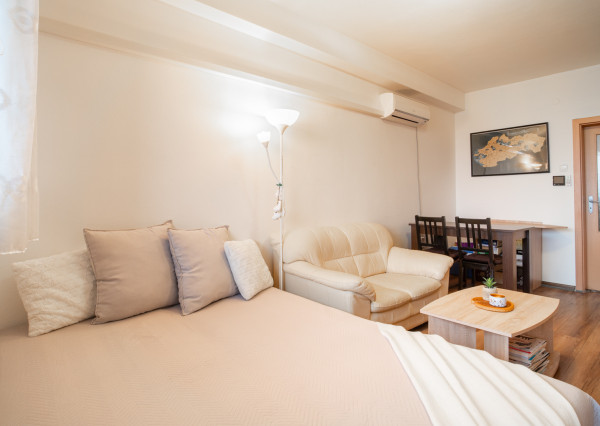 REZERVOVANÝ: Na predaj 1-izbový byt na Račianskej ulici s investičnou perspektívou